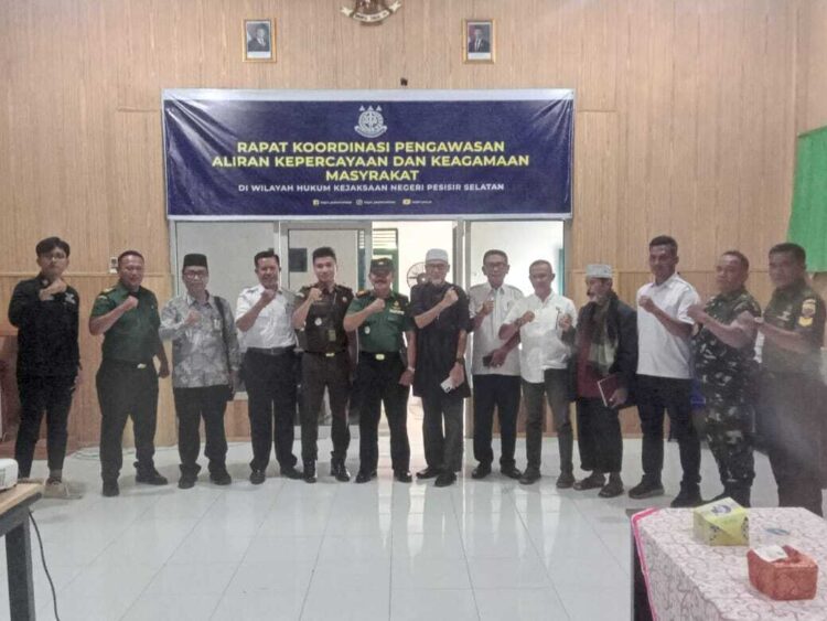 Doni Harsiva Yandra Terpilih Aklamasi Pegang Tampuk Ketua DPD LPM Sumbar 1 FOTO BERSAMA— Doni Harsiva Yandra, terpilih secara aklamasi sebagai Ketua DPD LPM Sumbar.
