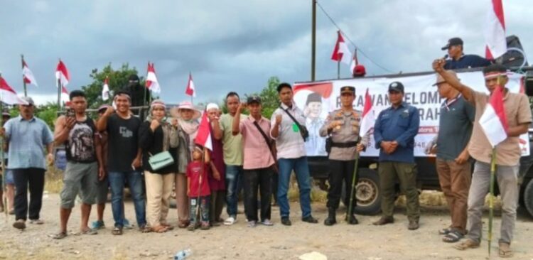 Warga Nagari Silaut Gelar Aksi Damai, Desak PT Sukses Jaya Wood Kembalikan Lahan yang Diserobot 1 UNJUK RASA— Warga Nagari Silaut melakukan aksi unjuk rasa untuk menyelesaikan
sengketa lahan dengan PT Sukses Jaya Wood.