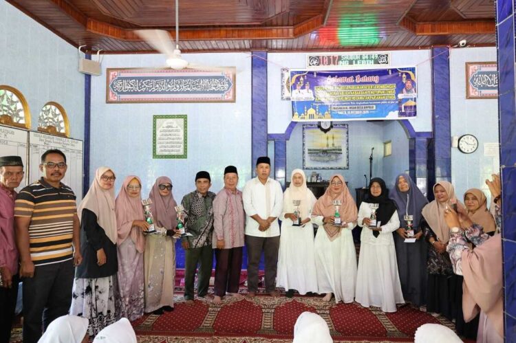 LOMBA HAFALAN AL QURAN— Wakil Wali Kota Pariaman, Mulyadi, menghadiri penutupan lomba hafalan ayat Al-Quran antar majelis taklim tingkat Kecamatan Pariaman Utara.