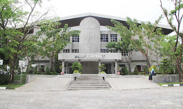 Siap Lahirkan Inovator Muda Teknologi Dirgantara, Unand Tuan Rumah Kontes Robot Terbang Indonesia 2025 1 KONTES ROBOT—Unand menjadi tuan rumah penyelenggaraan KRTI 2025, ajang nasional bergengsi yang diselenggarakan oleh Direktorat Belmawa Kemdiktisaintek. Perlombaan digelar Sabtu (18/10) ini hingga 20 Oktober, di Lapangan Bola Unand dan Landasan Udara Sutan Syahrir Padang.