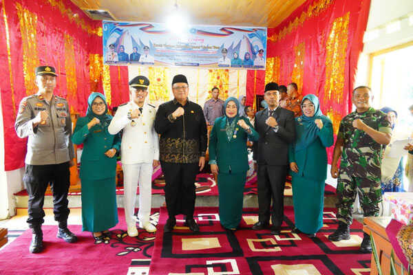 SERTJAB— Wakil Bupati Tanah Datar Ahmad Fadly S.Psi, saat menghadiri sertijab camat.