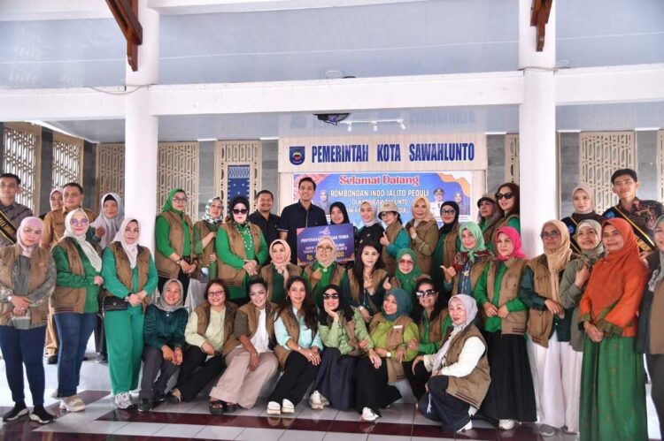 Wako dan Wawako Sambut Rombongan Indo Jalito, Peduli Peningkatan Kesejahteraan Masyarakat 1 KUNJUNGAN INDO JALITO—Wali Kota Sawahlunto Riyanda Putra bersama Wakil Wali Kota Sawahlunto Jeffry Hibatullah menyambut kedatangan Rombongan Indo Jalito Peduli di Kota Sawahlunto.