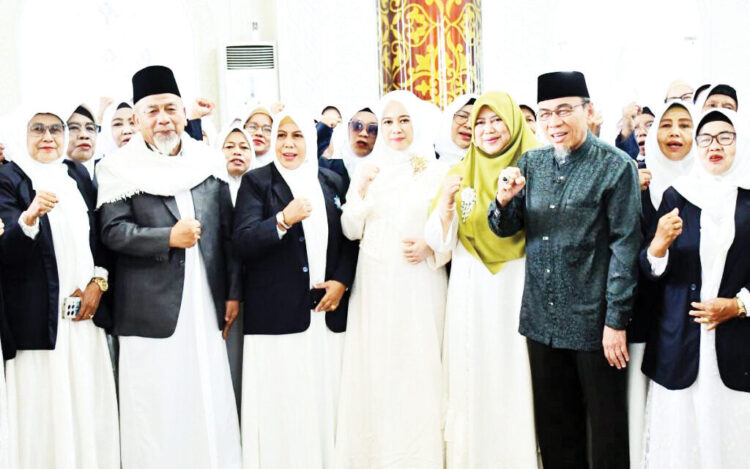 Wawako Padang Kukuhkan Pengurus MTY 2025–2030, Perkuat Dakwah dan Sinergi dengan Program Smart Surau 1 PENGUKUHAN PENGURUS MTY— Wawako Padang, Maigus Nasir, menghadiri acara Pengukuhan Pengurus MTY Kota Padang Periode 2025-2030, di Masjid Al Hakim Pantai Padang, Minggu (12/10).