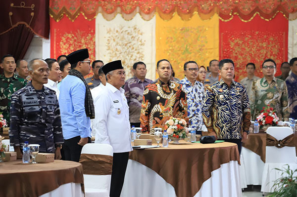 Wawako Solok Ikuti Rakor MBG Provinsi Sumatera Barat 1 RAKOR MBG— Wakil Wali Kota Solok, H.Suryadi Nurdal mengikuti Rapat Koordinasi (Rakor) Makan Bergizi Gratis (MBG) Provinsi Sumatera Barat, di Auditorium Gubernuran Provinsi Sumatera Barat, Kamis (2/10).