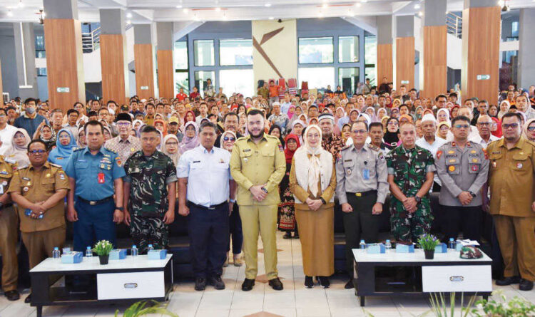 WORKSHOP DRILL GEMPA— Wali Kota Padang, Fadly Amran menghadiri Workshop Drill Menghadapi Gempa Bumi Berpotensi Tsunami di Gedung Youth Centre, Selasa (21/10). Rencananya, pada 5 November, sekitar 200 ribu warga Kota Padang bakal mengikuti simulasi yang melibatkan 55 kelurahan.
