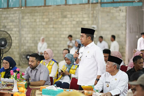 Zigo Rolanda Tinjau Proyek SPAM dan Pengendalian Banjir di Kota Solok, Serahkan Bantuan bagi Korban Puting Beliung 1 reses— Wali Kota Solok, Ramadhani Kirana Putra, bersama Wakil Wali Kota, Suryadi Nurdal, mendampingi Anggota DPR RI Zigo Rolanda, dalam reses di Kota Solok.