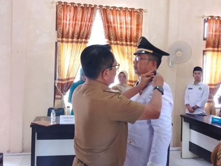 Serah Terima Jabatan Camat IV Koto Aur Malintang, Bupati: Percepat Capaian Imunisasi dan Bangun Komunikasi 1 SERTIJAB CAMAT— Bupati Padangpariaman John Kenedy Azis, menghadiri serah terima jabatan Camat IV Koto Aur Malintang di Aula Kantor Camat.