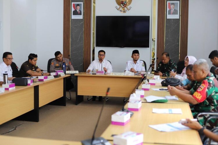 RAPAT GTRA— Wali Kota Padang Panjang Hendri Arnis meimpin Rapat Gugus Tugas Reforma Agraria (GTRA), Rabu  (8/10) di Ruang VIP Balai Kota.