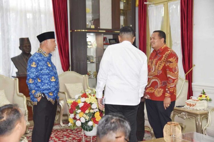 Wali Kota Pariaman Yota Balad, Hadiri TKD Tahun 2026 Sumatra Barat 1 BERSAMA—Wali Kota Pariaman Yota Balad saat bersama Gubernur Sumbar Mahyeldi.
