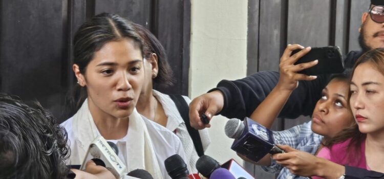 Praperadilan Ditolak, Istri Nadiem Makarim: Kami Sedih dan Kecewa 1 WAWANCARA— Istri Nadiem, Franka Franklin diwawancarai wartawan usai
setelah gugatan praperadilan berakhir.