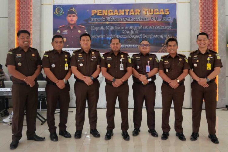 Kajari Solok Selatan Berganti, Fitriansyah Akbar Digantikan Dahnir dari Kejati Babel 1 Kajari Solok Selatan Berganti, Fitriansyah Akbar Digantikan Dahnir dari Kejati Babel