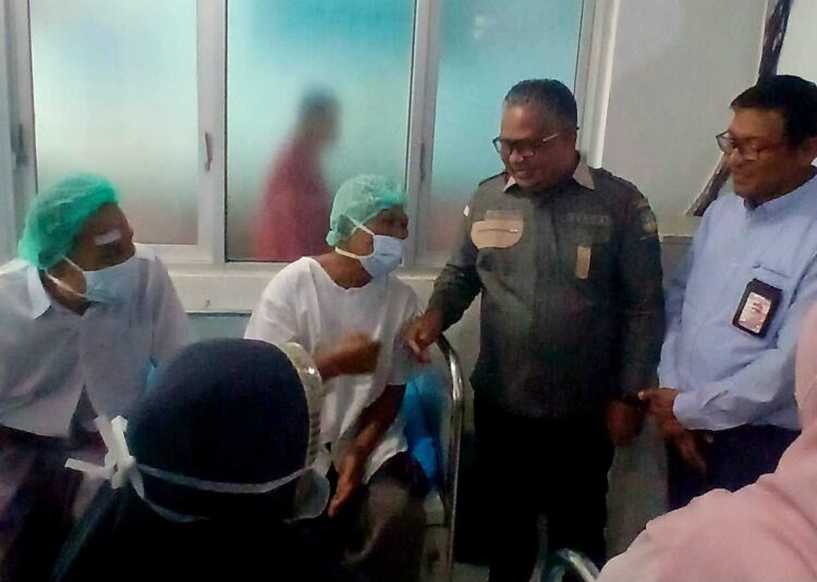 Masyarakat Antusias Ikuti Operasi Katarak Gratis di RSUD Solok Selatan 1 Masyarakat Antusias Ikuti Operasi Katarak Gratis di RSUD Solok Selatan