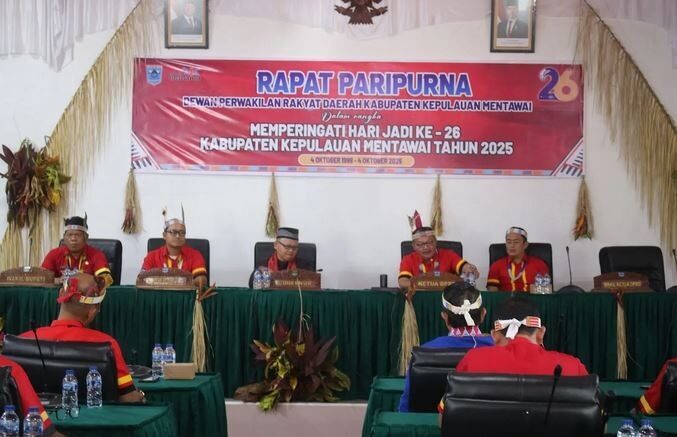 RAPAT PARIPURNA— DPRD Kabupaten Kepulauan Mentawai menggelar Rapat Paripurna Hari Ulang Tahun ke-26, pada Sabtu (4/10) lalu.