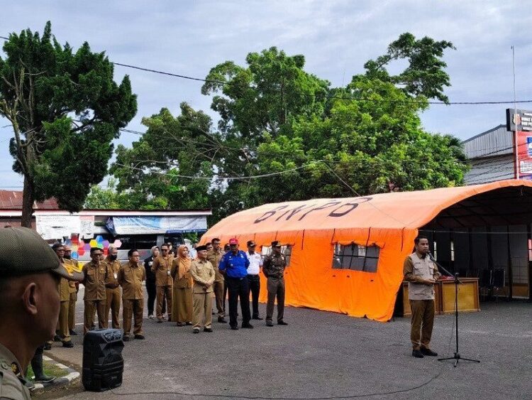 PENANGGULANGAN PASCABENCANA— Posko utama penanganan bencana difokuskan di halaman Kantor Satpol PP dan Disdukcapil.