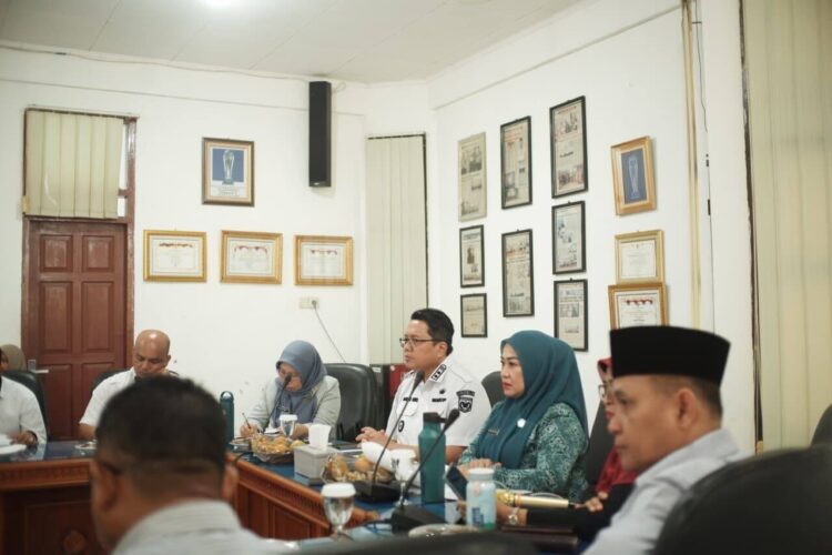 Wabup Komit Percepat Penurunan Stunting di Tanah Datar 1 PENILAIAN KINERJA STUNTING— Wakil Bupati Tanah Datar Ahmad Fadly yang juga Ketua TPPS, memberikan keterangan saat Penilaian Kinerja Stunting oleh Pemprov Sumbar secara daring di Aula Bappeda Litbang, Rabu (1/10).