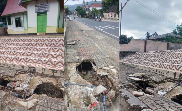 Trotoar Ambruk di Depan Balai- Balai Adat Nagari Koto Baru Solok Selatan
