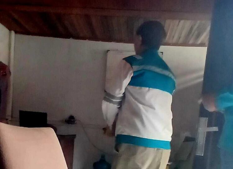 Dugaan Perkara Penyerobotan Tanah di Areal Perusahaan PT. SEML, 2 Staf PT IKPT Jalani Pemeriksaan di Polres Solsel 1 JALANI PEMERIKSAAN— Dua orang staf dari PT Inti Karya Persada Tehnik (IKPT) menjalani pemeriksaan di ruang penyidik di Polres Solok Selatan pada Senin (20/10) lalu.