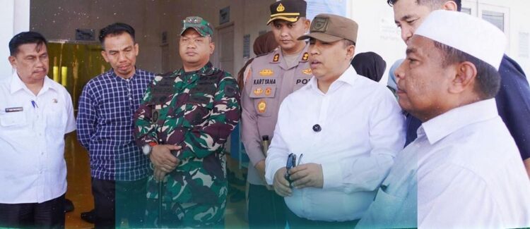 Dugaan Keracunan MBG di Padang Panjang, Pemeriksaan BPOM, Makanan Siswa Aman dan Penuhi Syarat Kesehatan 1 HASIL PEMERIKSAAN BPOM— Wali Kota Padangpanjang Hendri Arnis didampingi pejabat terkait menjelaskan hasil pemeriksaan BPOM terkait dugaan keracunan MBG yang dikonsumsi siswa beberapa waktu lalu, Rabu (15/10).