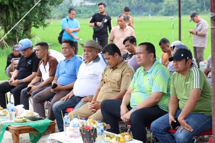 Wako Sarankan APBDes Digunakan untuk Pengendalian Hama 1 PENGENDALIAN HAMA WERENG— Wali Kota Pariaman, Yota Balad mengadiri acara gerakan pengendalian hama wereng yang digagas oleh Pemerintah Desa Sungai Pasak, Kecamatan Pariaman Timur Kota Pariaman.