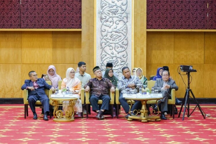 HADIRI WISUDA— Wakil Walikota Pariaman Mulyadi saat menghadiri acara  Wisuda Sarjana Angkatan ke XVII Sekolah Tinggi Ilmu Administrasi Bina Nusantara Mandiri (STIA BNM) Pariaman.