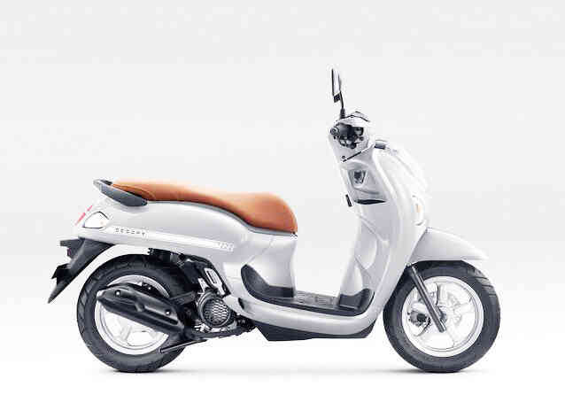 Siap jadi Trendsetter Baru, Skutik Retro New Honda Scoopy Kini Makin Stylish 1 SKUTIK RETRO— PT Astra Honda Motor (AHM) menghadirkan penyegaran pada New Honda Scoopy melalui kehadiran warna-warna baru yang semakin stylish.