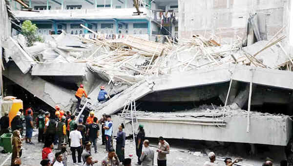 Pasca Tragedi Ponpes Al Khoziny Sidoarjo, Kementerian PU Audit 80 Bangunan Pesantren Tahun Ini 1 BANGUNAN AMBRUK— Bangunan empat lantai yang ambruk di Pondok Pesantren (Ponpes) Al Khoziny di Kecamatan Buduran, Sidoarjo, Jawa Timur, Senin (29/9).