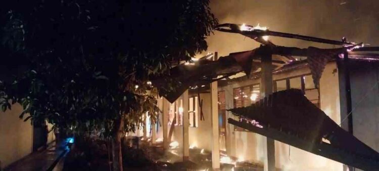 7 Ruangan di SMAN 1 Singkarak Ludes Terbakar 1 KEBAKARAN— Kebakaran menghanguskan gedung SMAN 1 Singkarak.