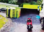 Truk Batu Bara Terbalik di Sitinjau Lauik, Ribuan Kendaraan Terjebak Macet