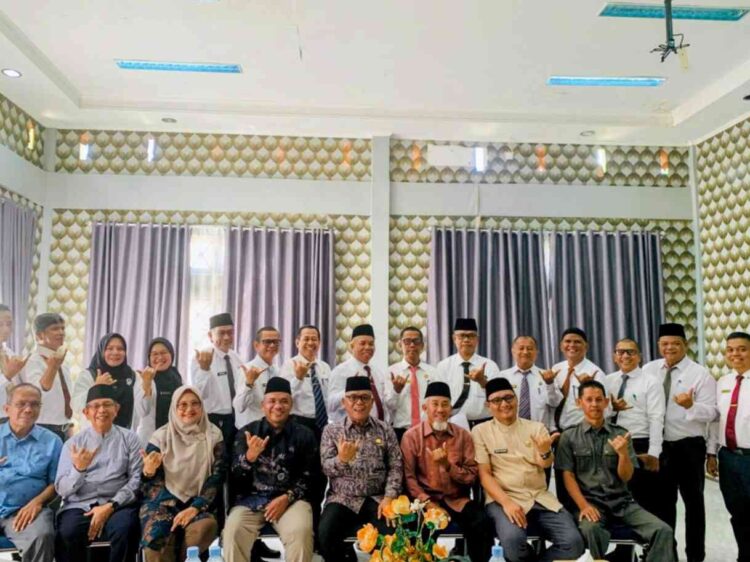 UJIAN KOMPTENSI— Sebanyak 18 Pejabat Pimpinan Tinggi (PPT) Pratama di lingkungan Pemerintah Kabupaten Pasaman Barat mengikuti Ujian Kompetensi yang digelar di Kantor BKPSDM Pasaman Barat, Jumat (14/11).