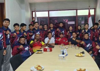 Ketua Umum KONI Sumbar Lepas Atlet Kickboxing ke Kejurnas 2025 di Bekasi