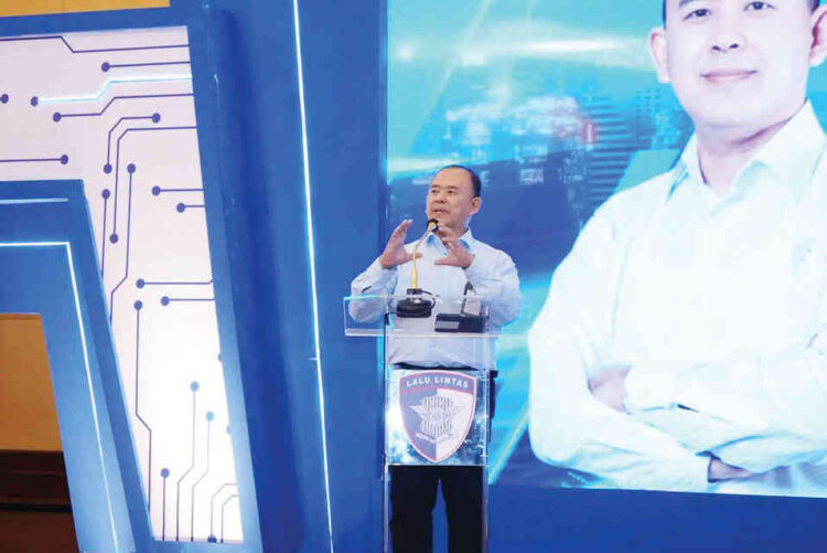 Kejar Target Mal Pelayanan Publik Digital, Kemenpan RB Minta Korlantas Polri Fokus Pada Kepuasan Rakyat 1 RAKERNIS— Asisten Deputi Transformasi Digital Pelayanan Publik Kemenpan RB, Yanuar Ahmad saat dalam Rakernis Ditregident Korlantas Polri yang digelar di Bandung, Jawa Barat.