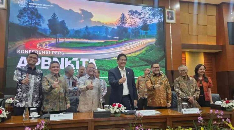 KONFERENSI PERS— Kemenkeu mencatat realisasi kompensasi dan subsidi mulai dari BBM hingga listrik mencapai Rp 315 triliun hingga akhir Oktober 2025.