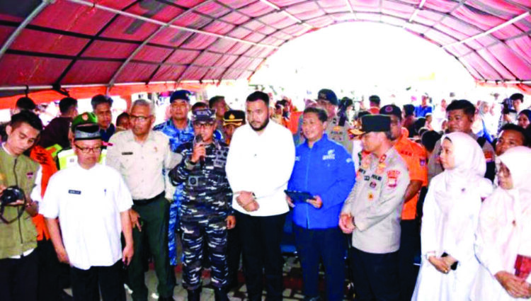 Ratusan Ribu Warga Selamatkan Diri dari Ancaman Megathrust Mentawai 8,8 SR, BMKG: Golden Time Hanya 20–30 Menit 1 MEMANTAU PADANG DRILL TSUNAMI— Wali Kota Padang, Fadly Amran bersama Kapolda Sumbar Irjen Pol. Gatot Tri Suryanta, Wakil Komandan Daerah TNI Angkatan Laut (Wadankodaeral) II Laksamana Pertama TNI Mulyadi, perwakilan BNPB, memantau pelaksanaan Padang Tsunami Drill 2025 yang digelar BPBD Kota Padang, Rabu (5/11) pagi.