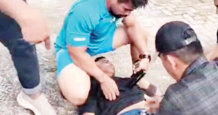 SABU— Tim Polsek Bungus Teluk Kabung menangkap pengedar yang kedapatan transaksi jual beli sabu di Kampung Solok, belakang Kantor KAN Teluk Kabung.