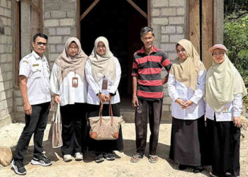”Kerjasama Bermanfaat” Dinas Perumahan dan Kawasan Permukiman Kota Solok, Masyarakat Miskin Ekstrem Terima Rehabilitasi RTLH