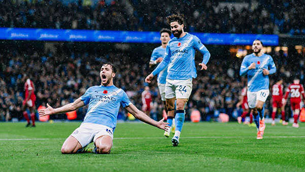 Pesta di Etihad!, Manchester City Bungkam Liverpool 3-0 di Laga ke-1000 Pep Guardiola 1 PESTA— Manchester City tampil luar biasa di Etihad Stadium saat menaklukkan Liverpool dengan skor meyakinkan 3-0, Minggu (9/11) dini hari WIB, dalam lanjutan pekan ke-11 Liga Inggris.