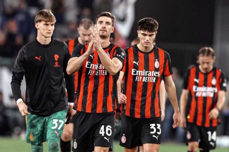 MENANG— AC Milan menang 1-0 berkat gol Strahinja Pavlovic melawan AS Roma dalam lanjutan Liga Italia yang berlangsung San Siro, Senin (3/11) dini hari WIB. Laga ini diwarnai penalti Paulo Dybala yang gagal.