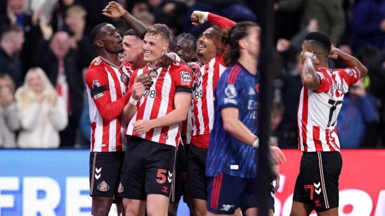 HENTIKAN REKOR— Sunderland menghentikan laju sempurna Arsenal dengan menahan tim Meriam London 2-2 dalam laga pekan ke-11 Liga Inggris di Stadium of Light, Sabtu (8/11) malam waktu setempat.