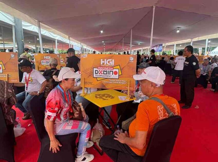 TURNAMEN DOMINO— 2.048 peserta dari lebih dari 20 provinsi serta perwakilan dari delapan negara ikut ambil bagian dalam turnamen domino terbesar yang pernah digelar di Indonesia.