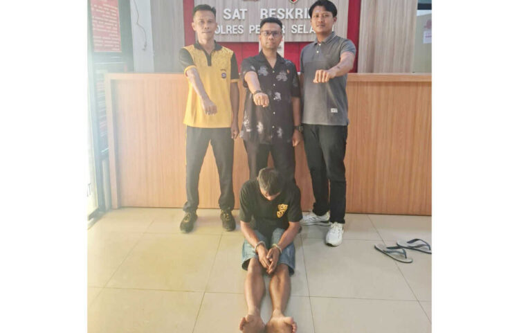 Siswi SMA Korban Pemerkosaan Melahirkan di Ruang Kelas, Pelakunya Ternyata Paman Sendiri, akut Cerita karena Diancam Dibunuh 1 PEMERKOSA— Pelaku PRK yang memperkosa ponakannya hingga melahirkan di ruang kelas di salah satu SMA di Kecamatan Lengayang, ditangkap Tim Satreskrim Polres Pessel.