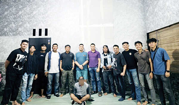 Ibunya Dinikahi, Putri Tirinya Dicabuli, Dari Korban 11 Tahun hingga Berusia 14 Tahun, Pelaku Ditangkap saat Nongkrong di Kafe 1 CABUL— Pelaku JNA yang mencabuli putri tirinya ditangkap Tim Satreskrim Polres Padangpariaman.