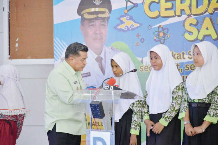 LOMBA CERDAS SAINS— Pemkab Agam bekerja sama dengan Padang TV menggelar Lomba Cerdas Sains tingkat SD dan SMP se-Kabupaten Agam di Balairung Rumah Dinas Bupati Agam, Kamis (30/10).