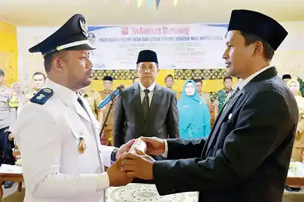 LANTIK PAW WALI NAGARI— Bupati Agam melalui Sekretaris Daerah, Dr. Mhd. Lutfi, resmi melantik dua Pengganti Antar Waktu (PAW) Wali Nagari dalam sebuah upacara yang digelar pada Selasa (18/11).