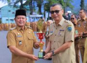 Bupati Pasaman Serahkan Piala dan Penghargaan, Diskominfo Pasaman Juara Umum Lomba Video Word Clean Up Day