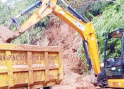 Atasi Bencana, Dua Alat Berat DPUPR Padang Diturunkan