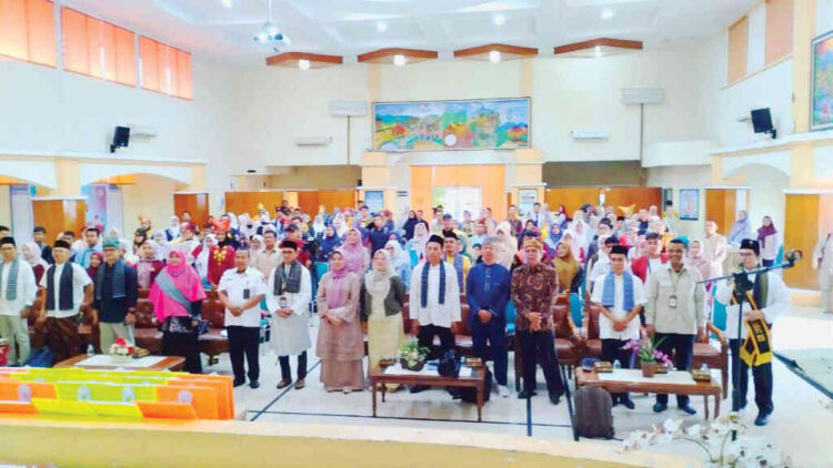 Festival Tunas Bahasa Ibu, Generasi Muda Diajak Lestarikan Bahasa Minangkabau 1 BAHASA IBU— Dinas Pendidikan dan Kebudayaan Kota Padang menggelar Festival Tunas Bahasa Ibu (FTBI) 2025 tingkat SD dan SMP se-Kota Padang di Aula Balai Besar Penjaminan Mutu Pendidikan (BBPMP) Sumatera Barat, Rabu (12/11).