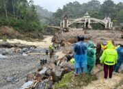 Hari Kedua, Evakuasi Warga di Jembatan Kembar Terus Dikebut