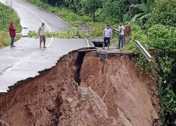 Curah Hujan Tinggi, Jalan Utama Penghubung Korong Kampung Bonai dengan Padang Baru Amblas