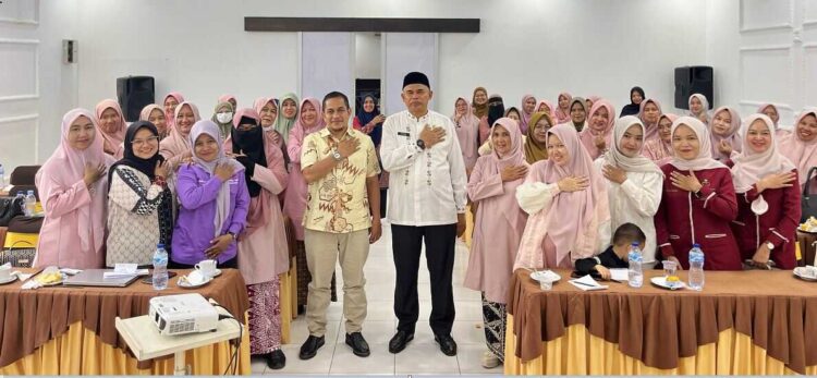 Dinkes Solok Validasi Data Kesehatan Ibu dan Anak Tahun 2025 1 VALIDASI DATA KESEHATAN— Kepala Dinas Kesehatan Kota Solok Ardinal, menghadiri pertemuan validasi data Kesehatan Ibu dan Anak (KIA) Tahun 2025 melalui sistem digital Maternal Perinatal Death Notification (MPDN).