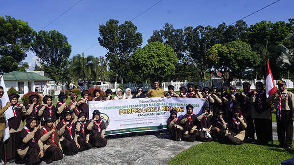 Lepas Peserta Perkemahan Pesantren Nasional ke Depok